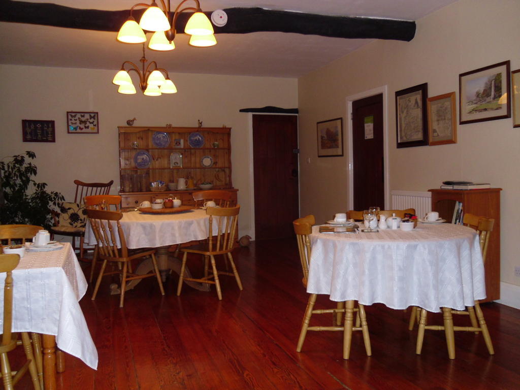 Tithe Barn Bed And Breakfast คาร์นฟอร์ธ ภายนอก รูปภาพ