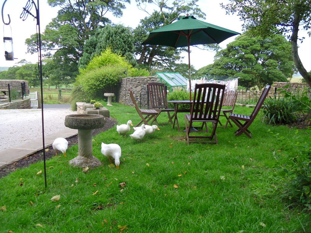 Tithe Barn Bed And Breakfast คาร์นฟอร์ธ ภายนอก รูปภาพ