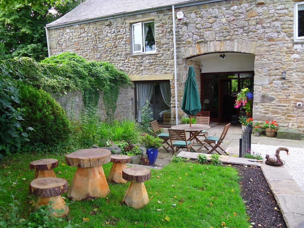 Tithe Barn Bed And Breakfast คาร์นฟอร์ธ ภายนอก รูปภาพ
