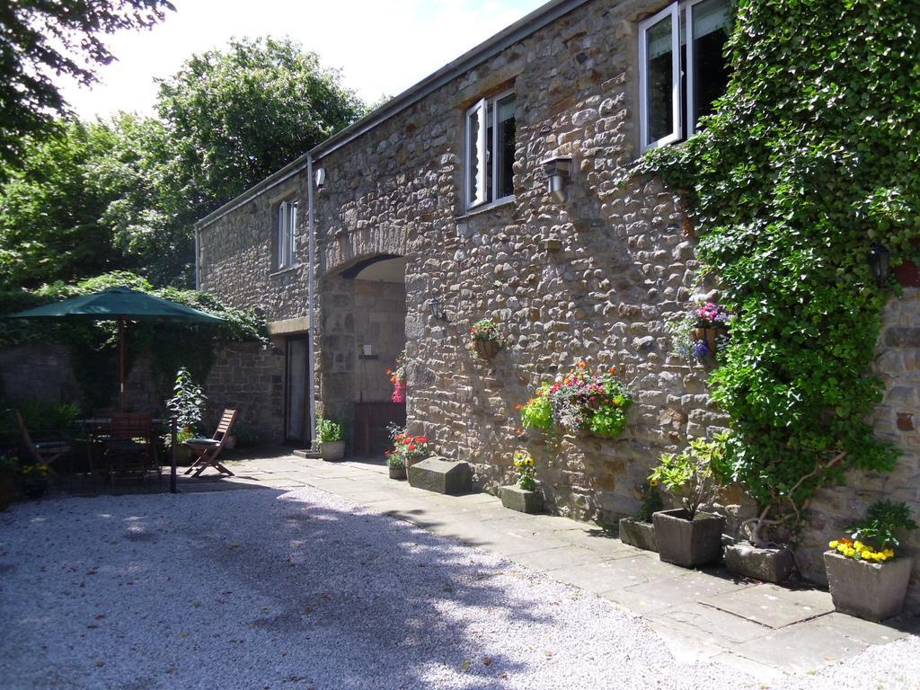 Tithe Barn Bed And Breakfast คาร์นฟอร์ธ ภายนอก รูปภาพ