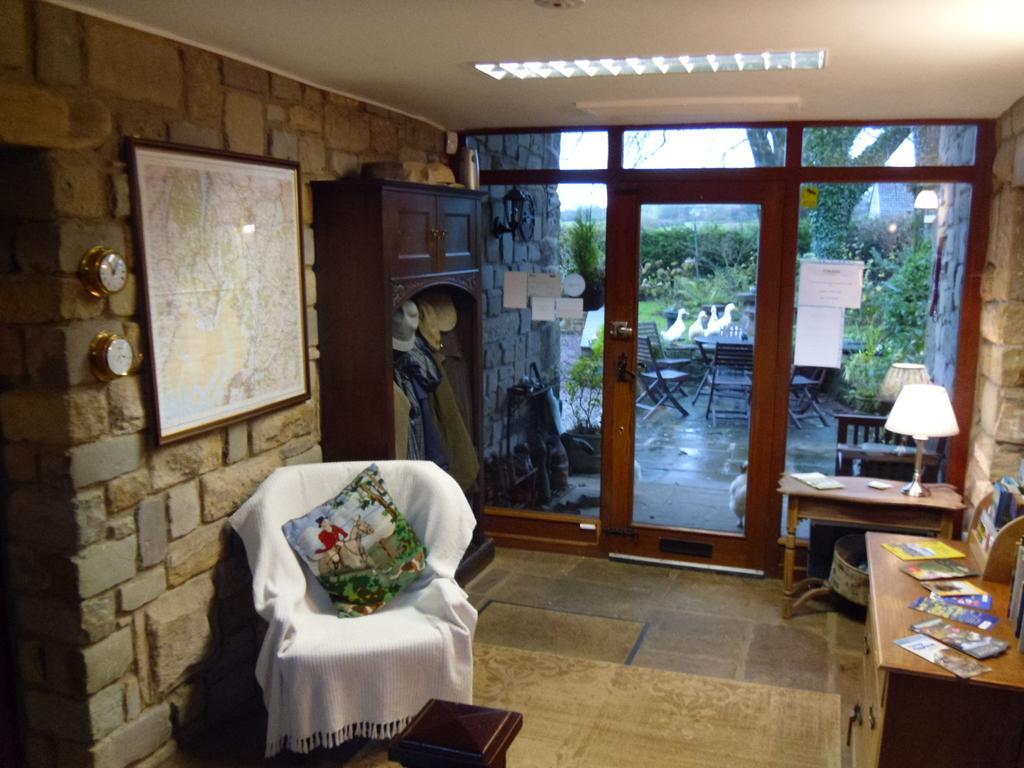 Tithe Barn Bed And Breakfast คาร์นฟอร์ธ ภายนอก รูปภาพ