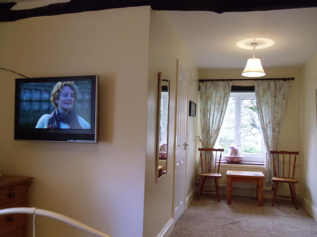 Tithe Barn Bed And Breakfast คาร์นฟอร์ธ ภายนอก รูปภาพ