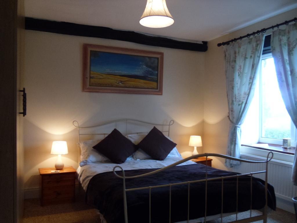 Tithe Barn Bed And Breakfast คาร์นฟอร์ธ ภายนอก รูปภาพ