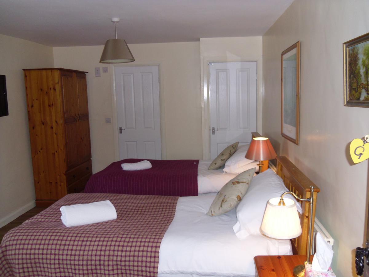 Tithe Barn Bed And Breakfast คาร์นฟอร์ธ ภายนอก รูปภาพ