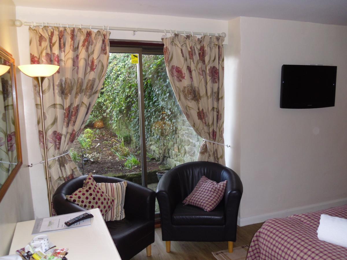 Tithe Barn Bed And Breakfast คาร์นฟอร์ธ ภายนอก รูปภาพ