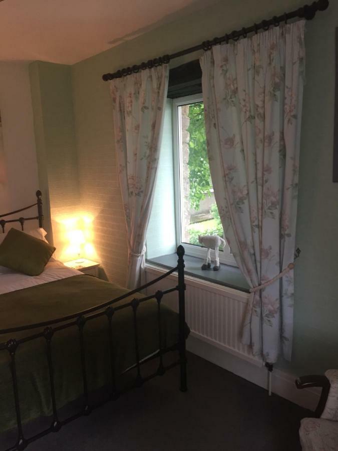 Tithe Barn Bed And Breakfast คาร์นฟอร์ธ ภายนอก รูปภาพ